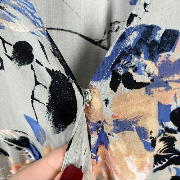 UMGEE Ramsey Floral Romper - Picture 4 of 9